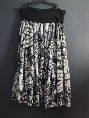 Indikka Black & White Abstract Graphic Print Boho Maxi skirt Plus 1XL